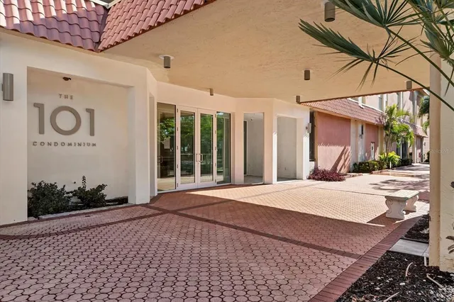$525,000 | 101 South Gulfstream Avenue, Unit 4A, Sarasota, FL 34236