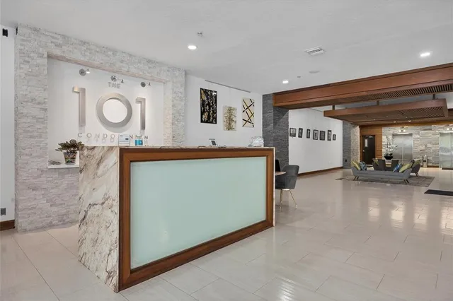 $525,000 | 101 South Gulfstream Avenue, Unit 4A, Sarasota, FL 34236