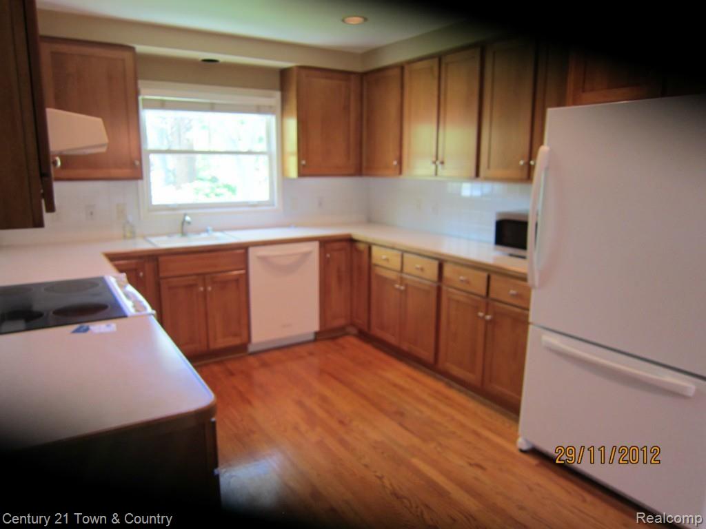 910 Rivenoak Street Birmingham, MI 48009 - Photo 9 of 24