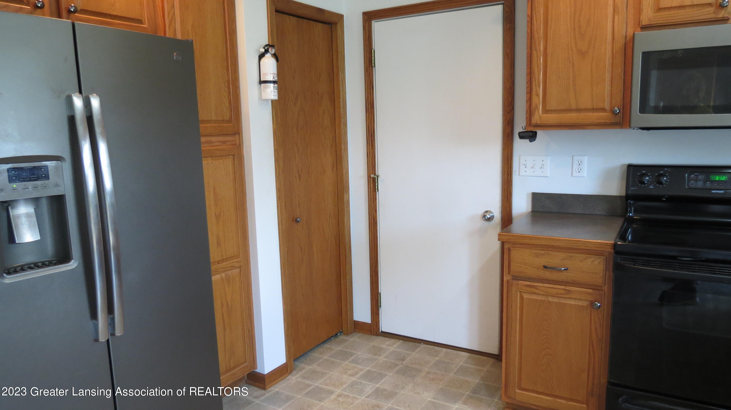 6927 East Mead Road Elsie, MI 48831 - Photo 10 of 40 IMG_8846