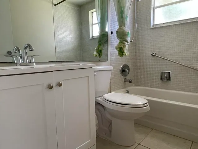 $1,500 | 472 Saxony Way, Delray Beach, FL 33446