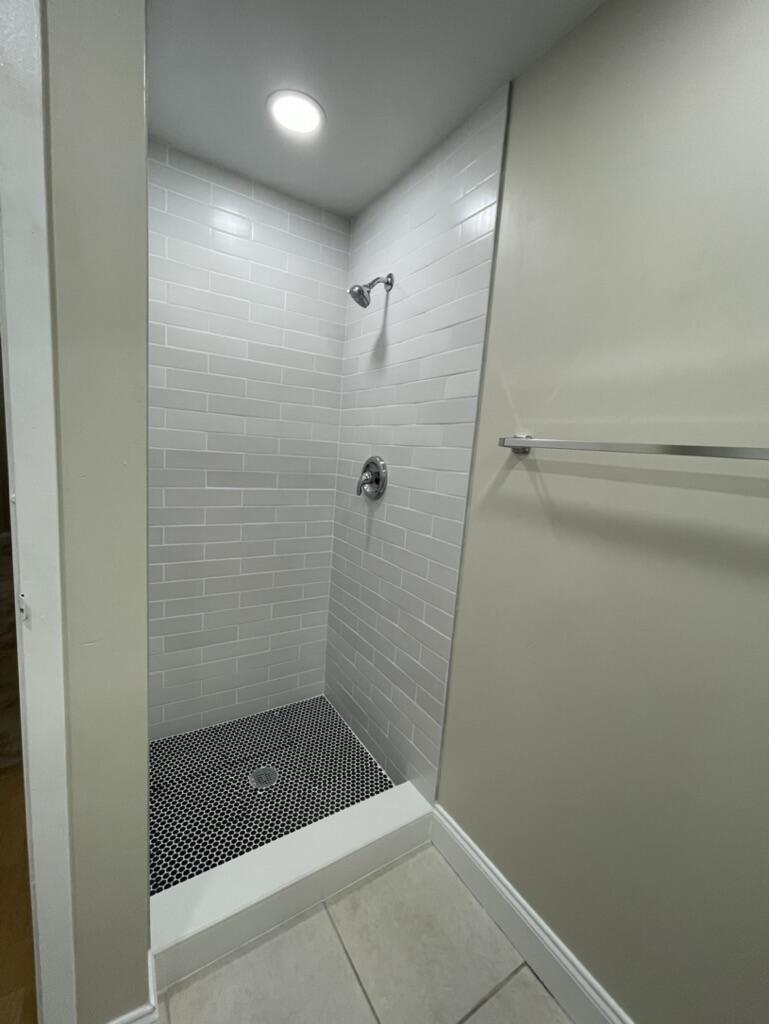472 Saxony Way Delray Beach, FL 33446 - Photo 16 of 33 a bathroom with a shower