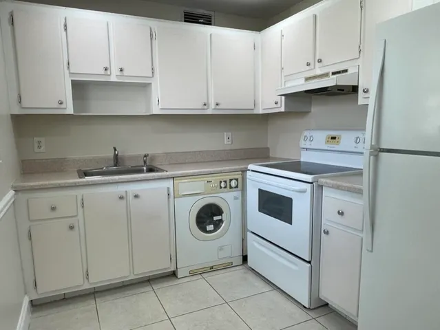 $1,500 | 472 Saxony Way, Delray Beach, FL 33446