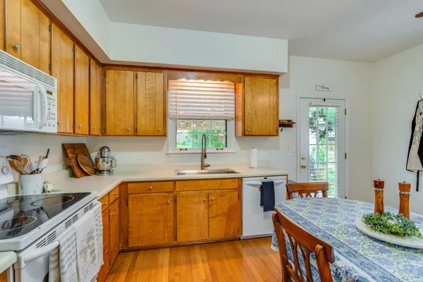 $2,500 | 2621 Westwood Avenue, Nashville, TN 37212