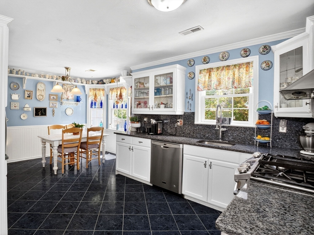 127 Clear Pond Drive, Unit 127 Walpole, MA 02081 - Photo 6 of 38