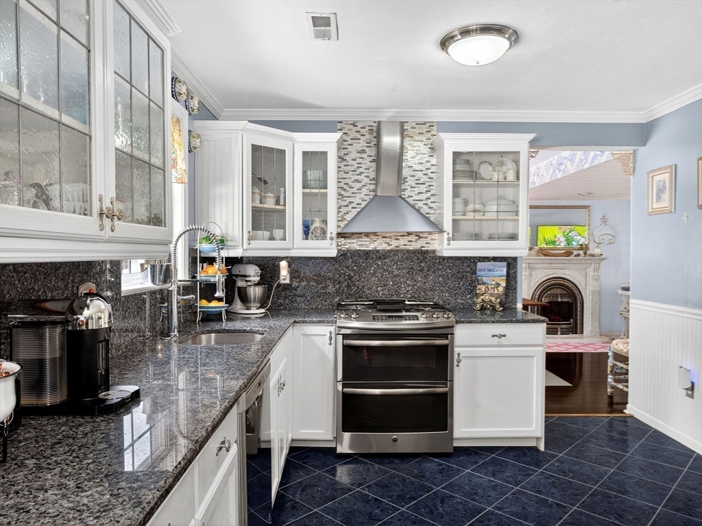 127 Clear Pond Drive, Unit 127 Walpole, MA 02081 - Photo 8 of 38 a kitchen with a sink stove and refrigerator