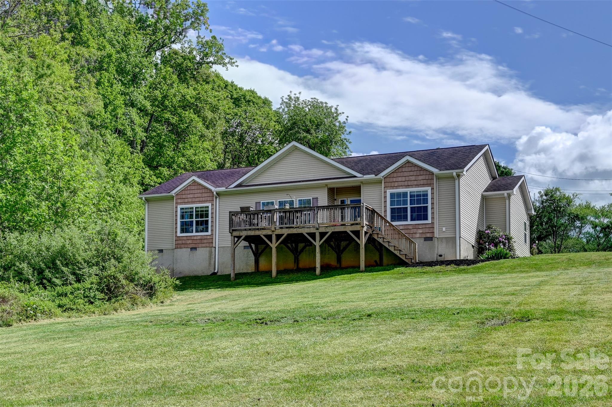 a view of a house with a yard