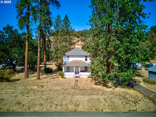 $215,000 | 804 North Bank Road, Roseburg, OR 97470