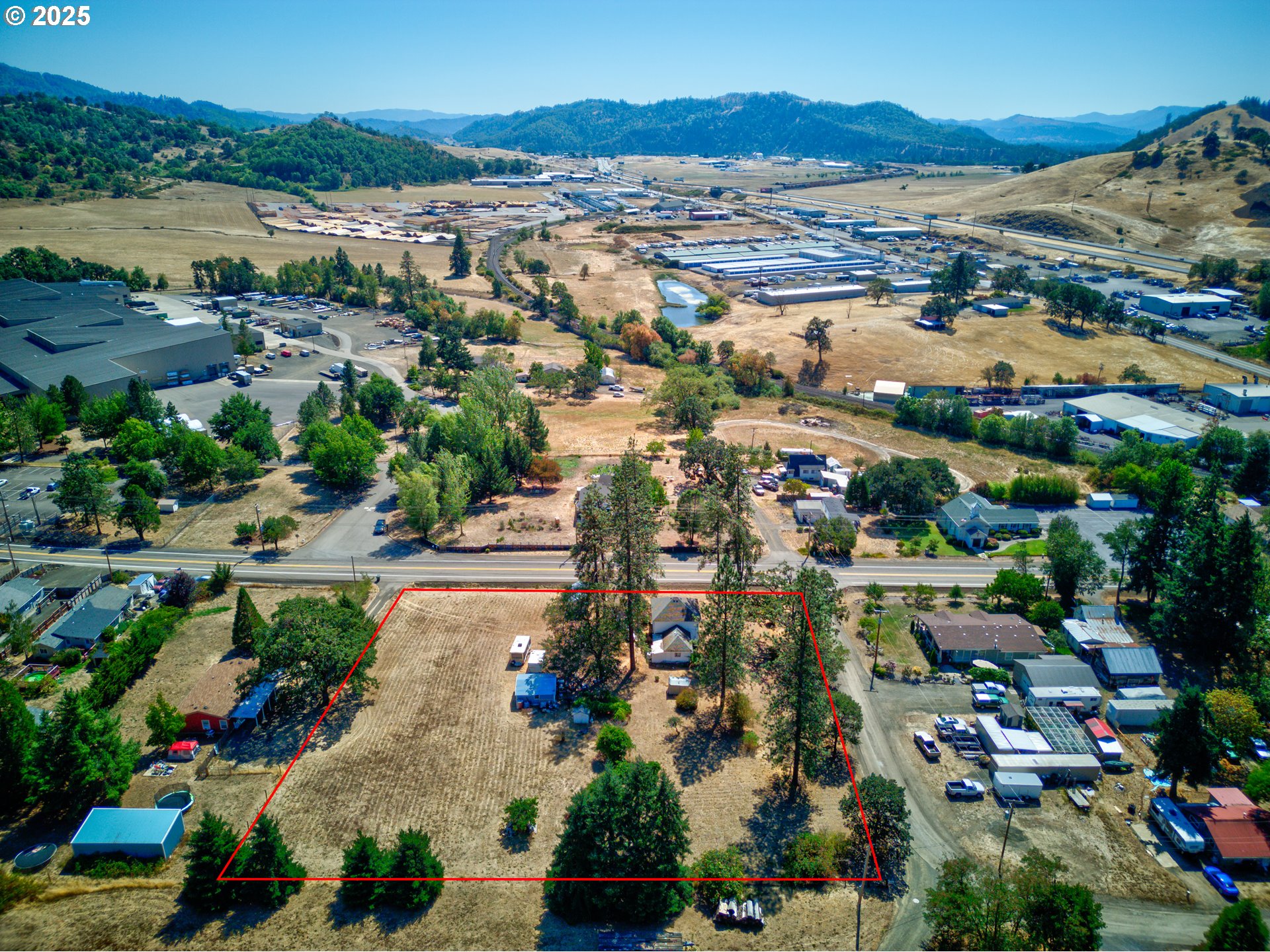 804 North Bank Road Roseburg, OR 97470 - Photo 12 of 32