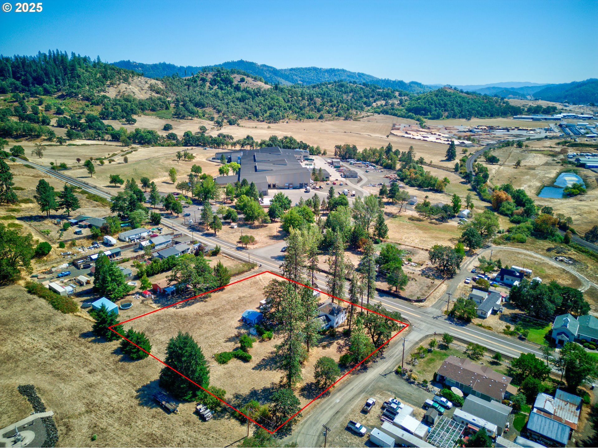 804 North Bank Road Roseburg, OR 97470 - Photo 14 of 32