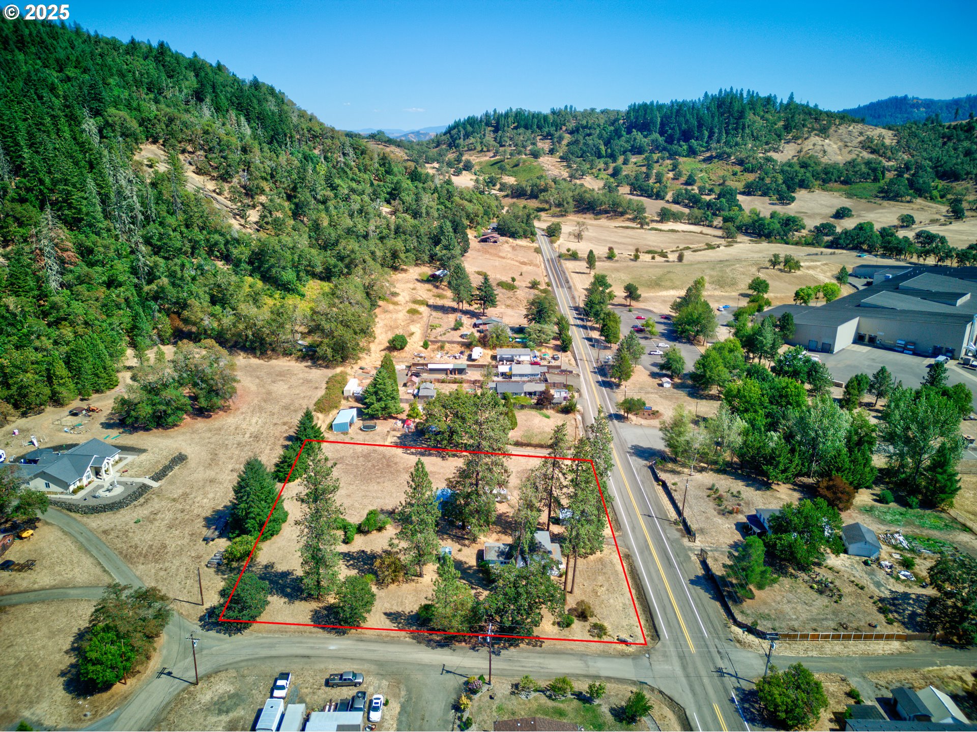 804 North Bank Road Roseburg, OR 97470 - Photo 16 of 32