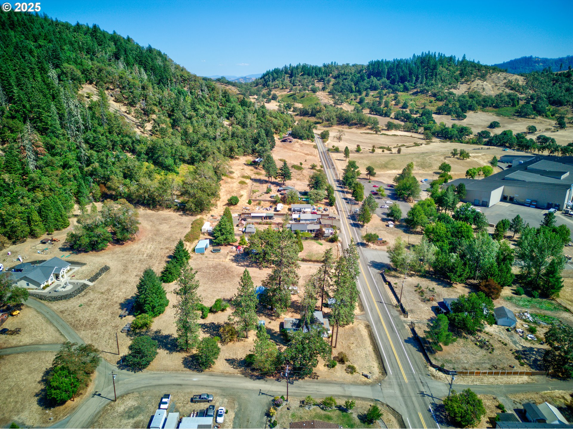 804 North Bank Road Roseburg, OR 97470 - Photo 17 of 32