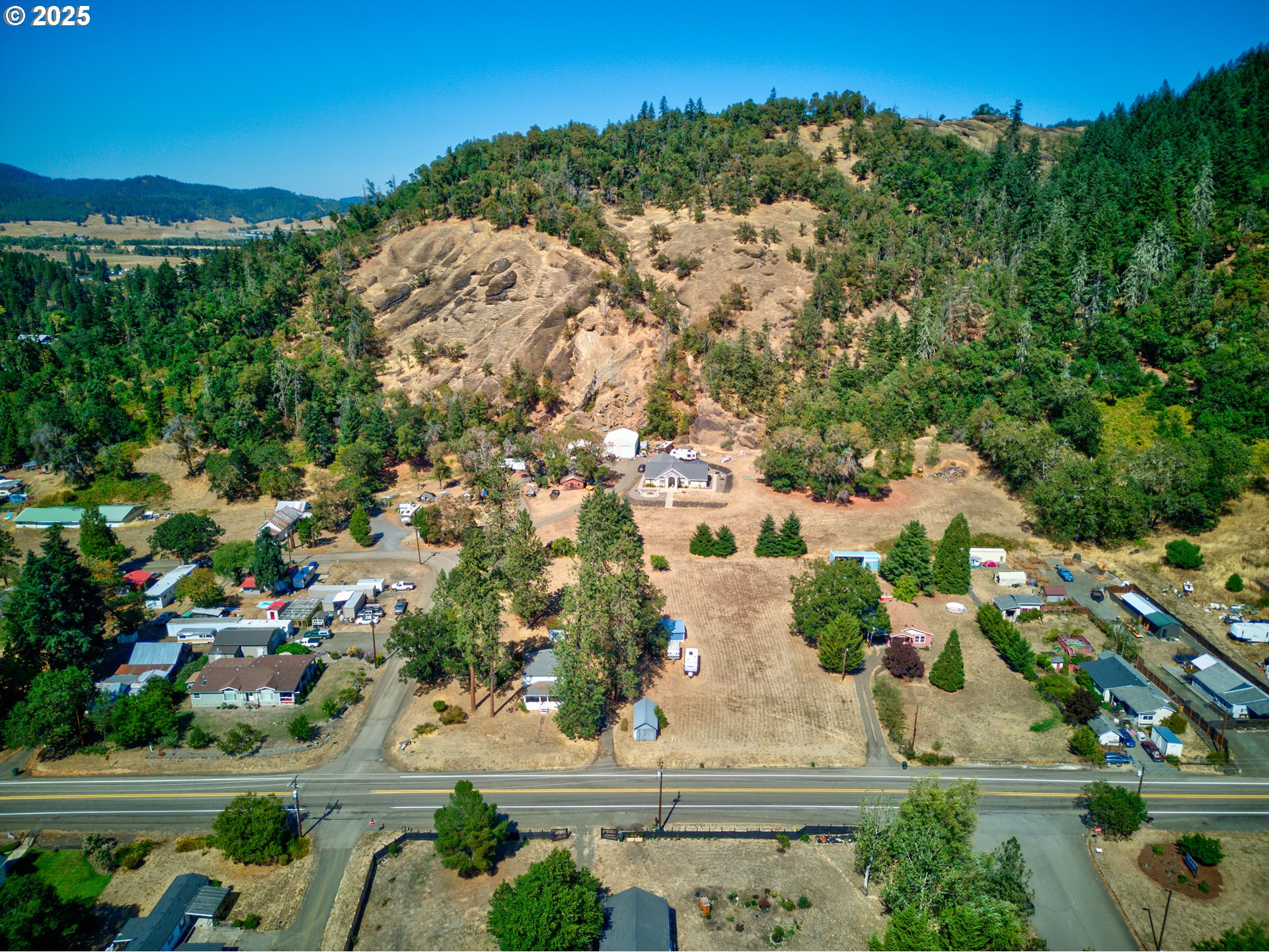 804 North Bank Road Roseburg, OR 97470 - Photo 21 of 32