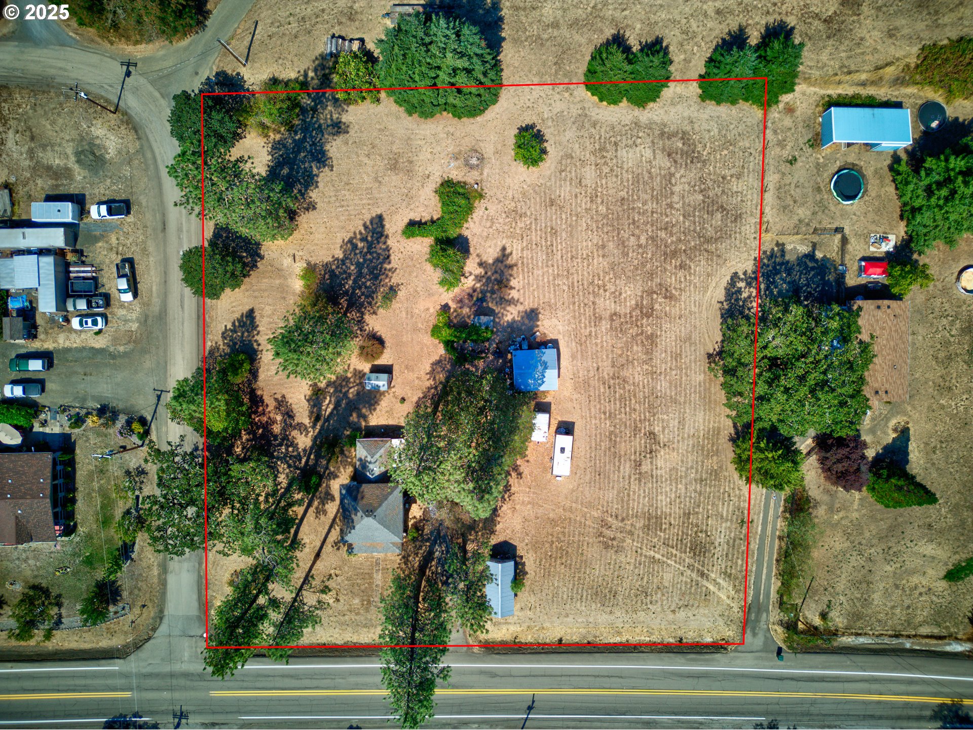 804 North Bank Road Roseburg, OR 97470 - Photo 22 of 32