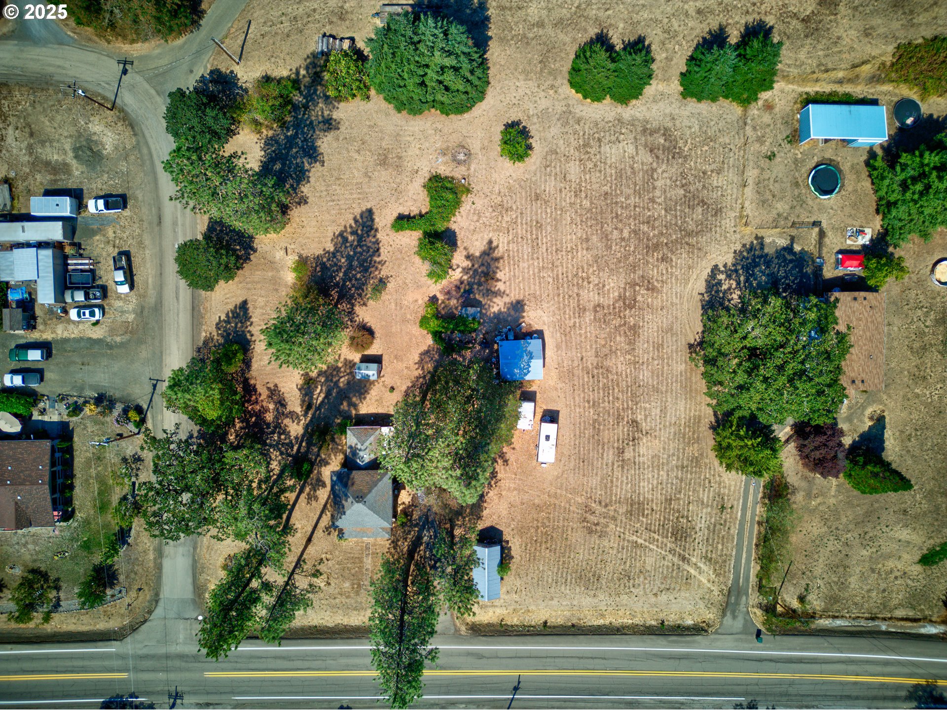 804 North Bank Road Roseburg, OR 97470 - Photo 23 of 32