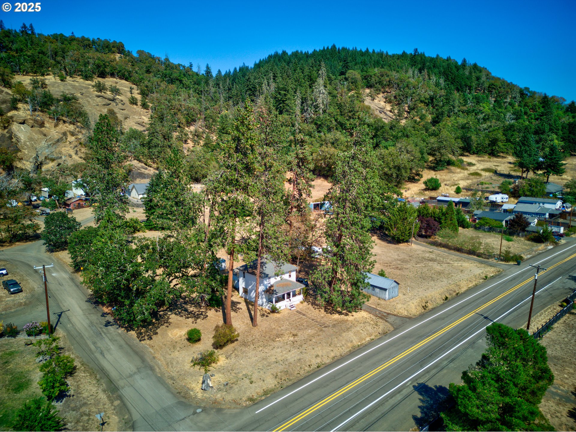 804 North Bank Road Roseburg, OR 97470 - Photo 25 of 32