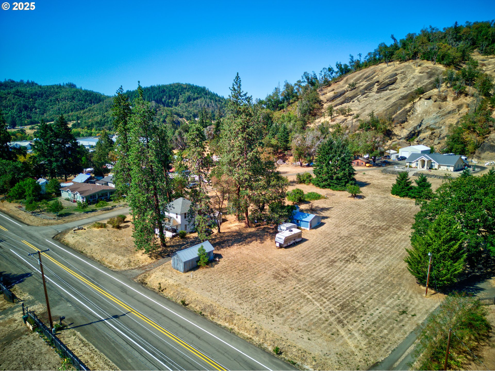 804 North Bank Road Roseburg, OR 97470 - Photo 28 of 32