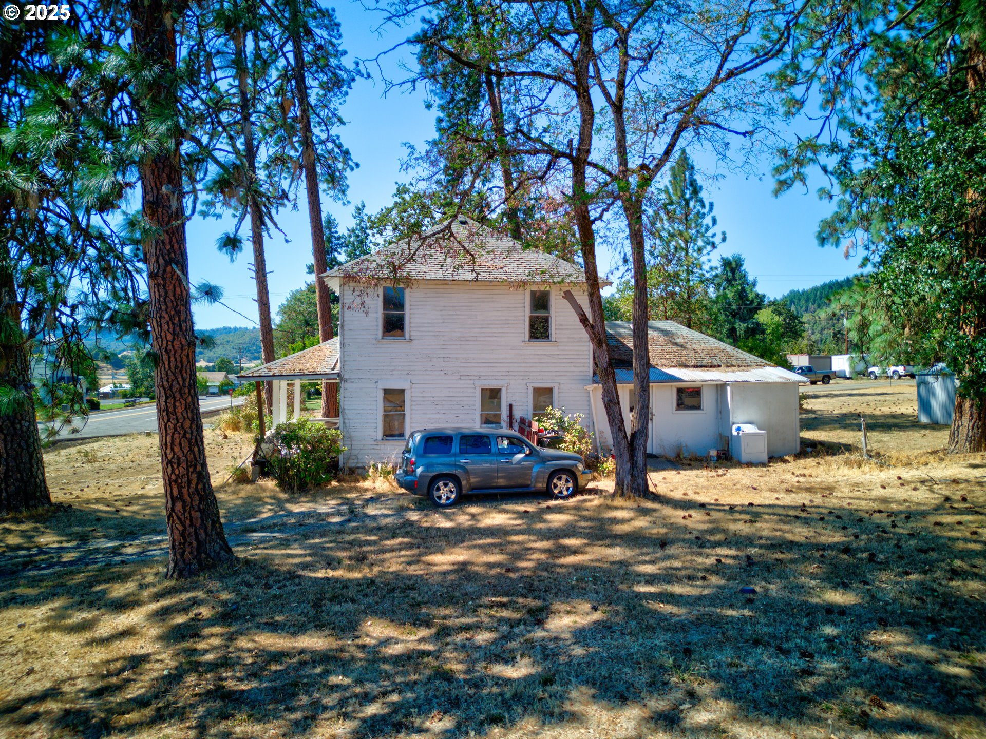 804 North Bank Road Roseburg, OR 97470 - Photo 3 of 32