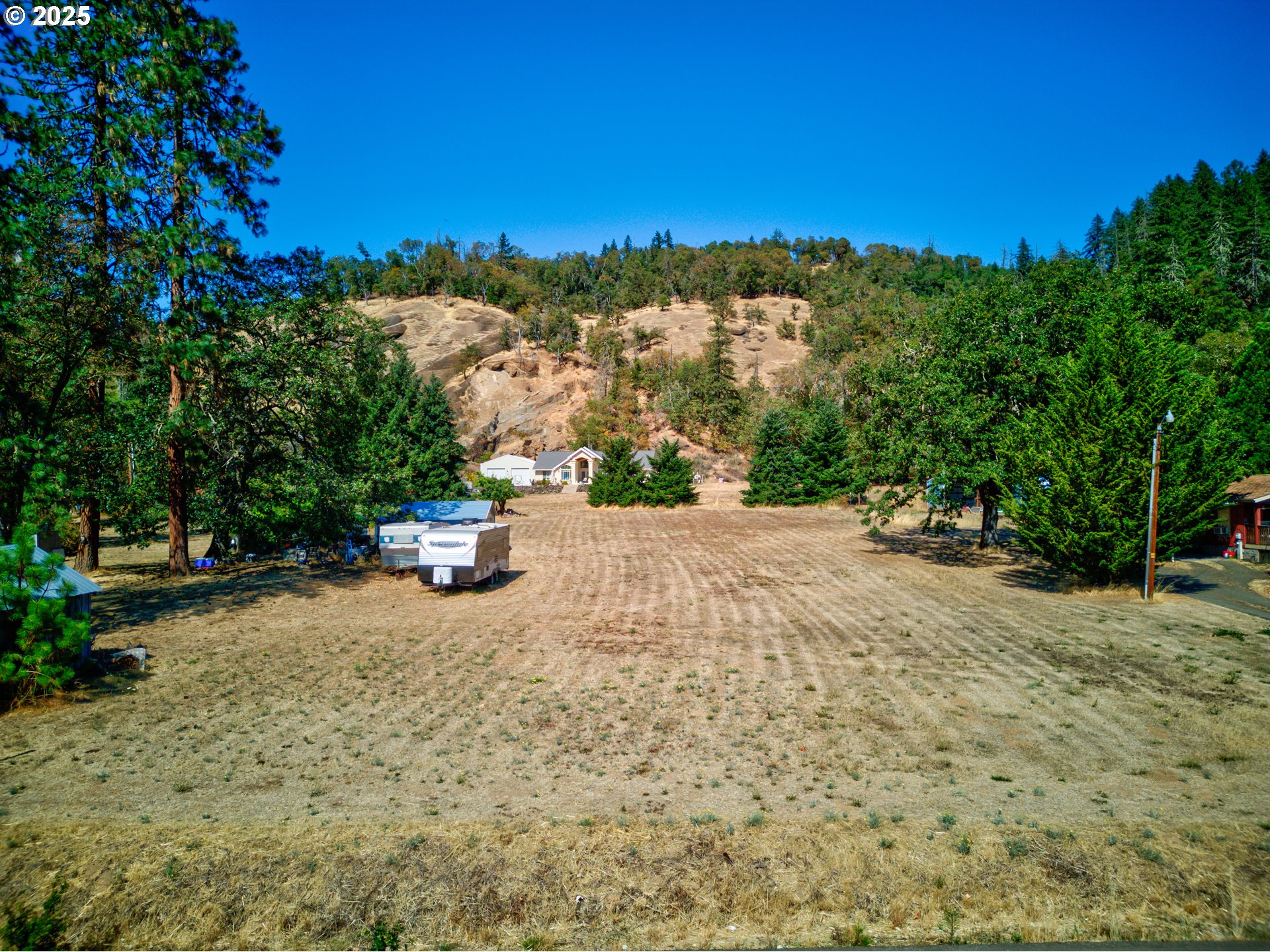 804 North Bank Road Roseburg, OR 97470 - Photo 5 of 32