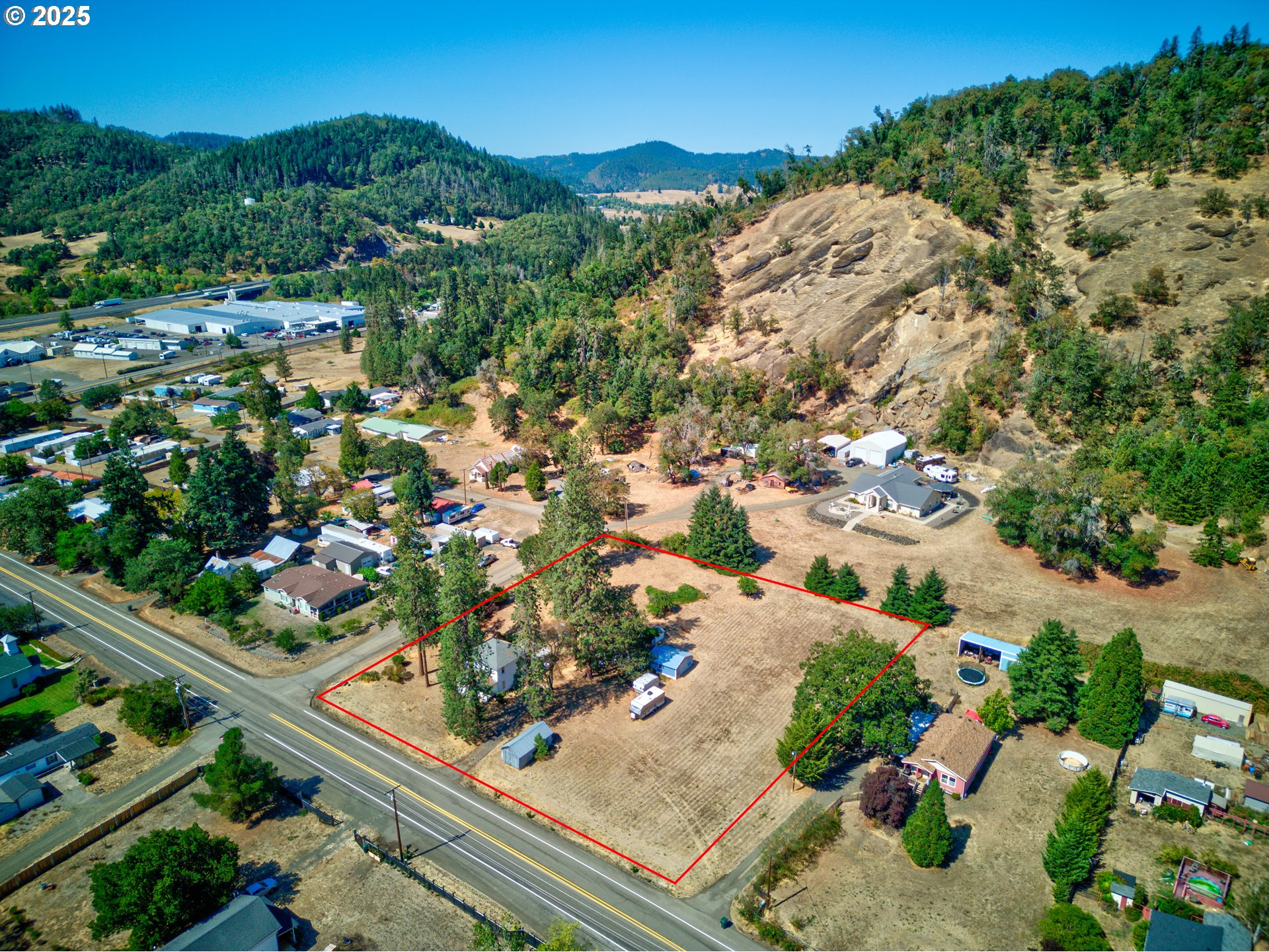 804 North Bank Road Roseburg, OR 97470 - Photo 6 of 32