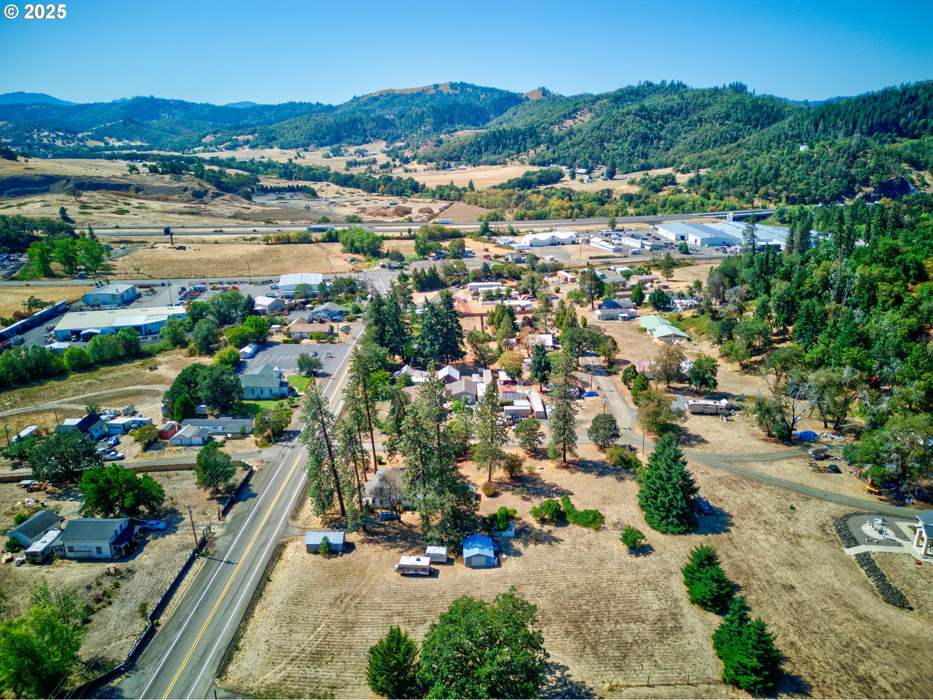 804 North Bank Road Roseburg, OR 97470 - Photo 9 of 32