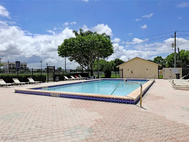 $1,549 | 5219 Cedarbend Drive, Unit 4, Fort Myers, FL 33919