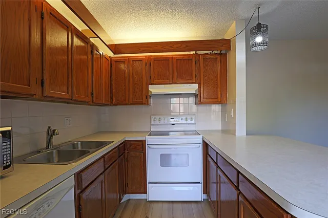 $1,549 | 5219 Cedarbend Drive, Unit 4, Fort Myers, FL 33919