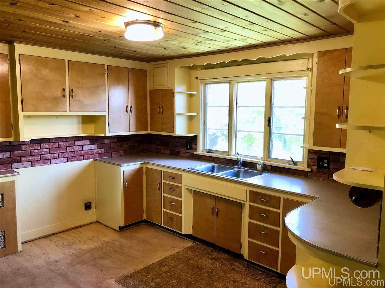 108 Ridge Street Negaunee, MI 49866 - Photo 5 of 22 Gallery Image 5