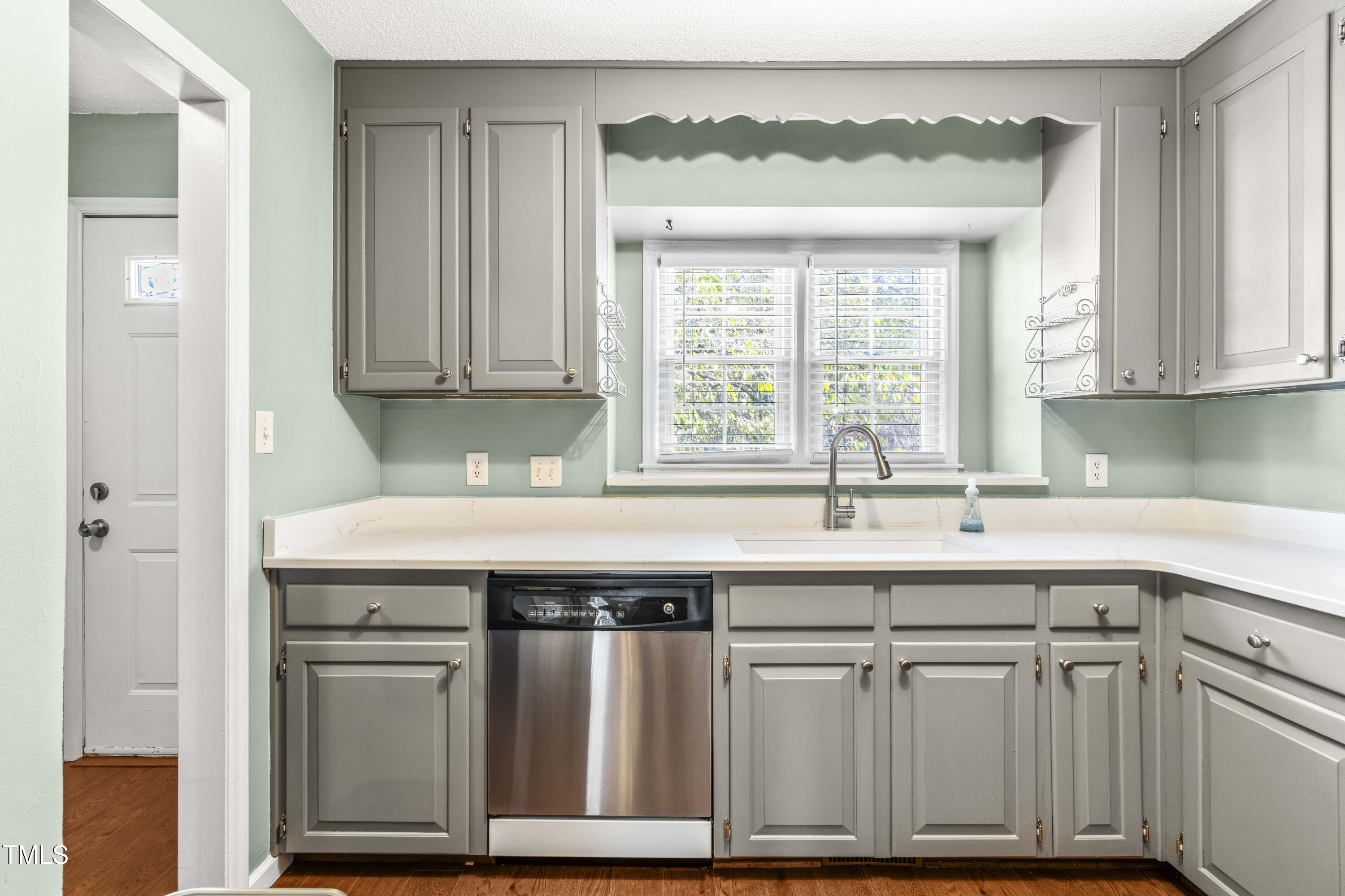 518 Caprice Court Raleigh, NC 27606 - Photo 6 of 27 6