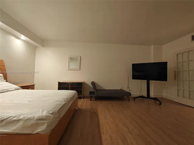 $250,000 | 999 Brickell Bay Drive, Unit 303, Miami, FL 33131