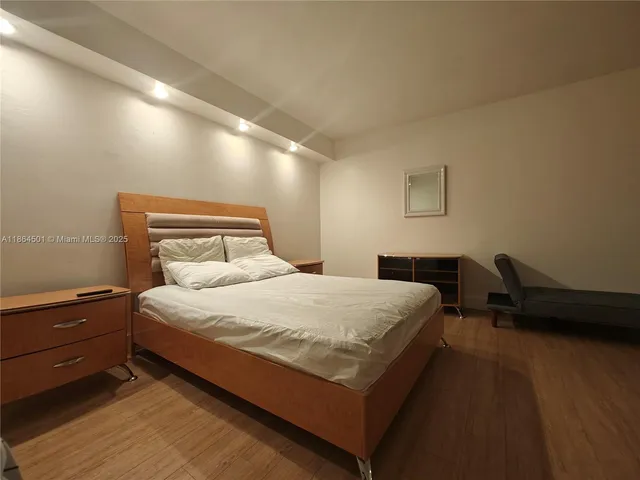 $250,000 | 999 Brickell Bay Drive, Unit 303, Miami, FL 33131