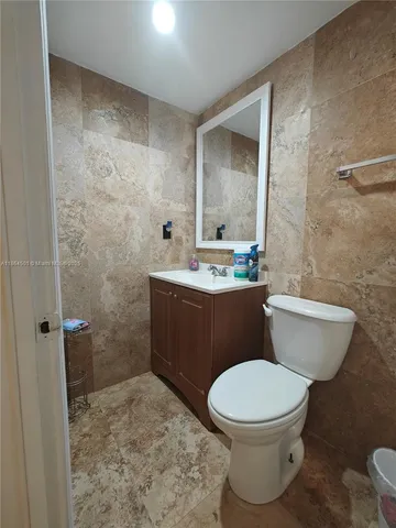 $250,000 | 999 Brickell Bay Drive, Unit 303, Miami, FL 33131