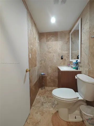 $250,000 | 999 Brickell Bay Drive, Unit 303, Miami, FL 33131