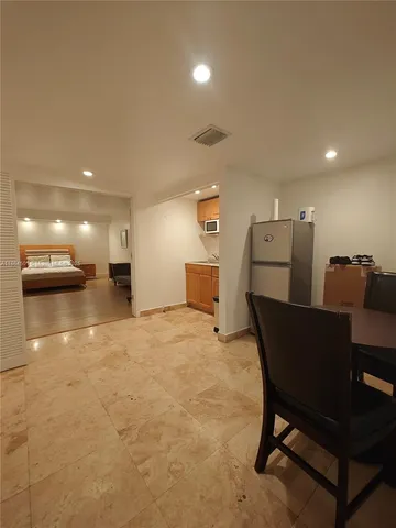 $250,000 | 999 Brickell Bay Drive, Unit 303, Miami, FL 33131