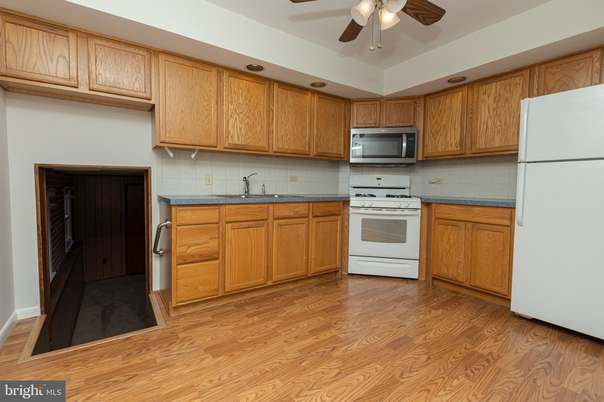 16 Pinedale Road Newark, DE 19711 - Photo 17 of 55 a kitchen with stainless steel appliances granite countertop a stove a sink and a refrigerator