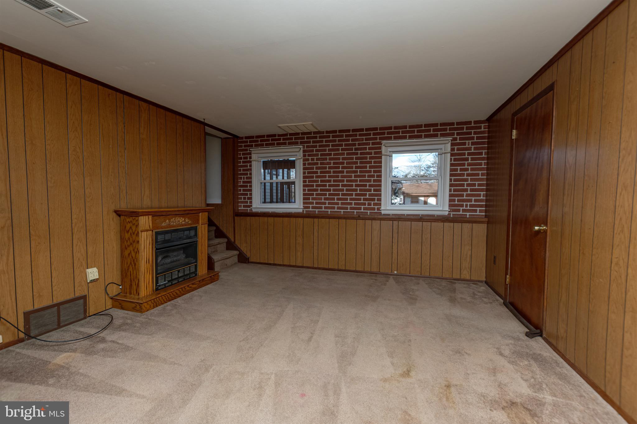 16 Pinedale Road Newark, DE 19711 - Photo 25 of 55 an empty room with windows