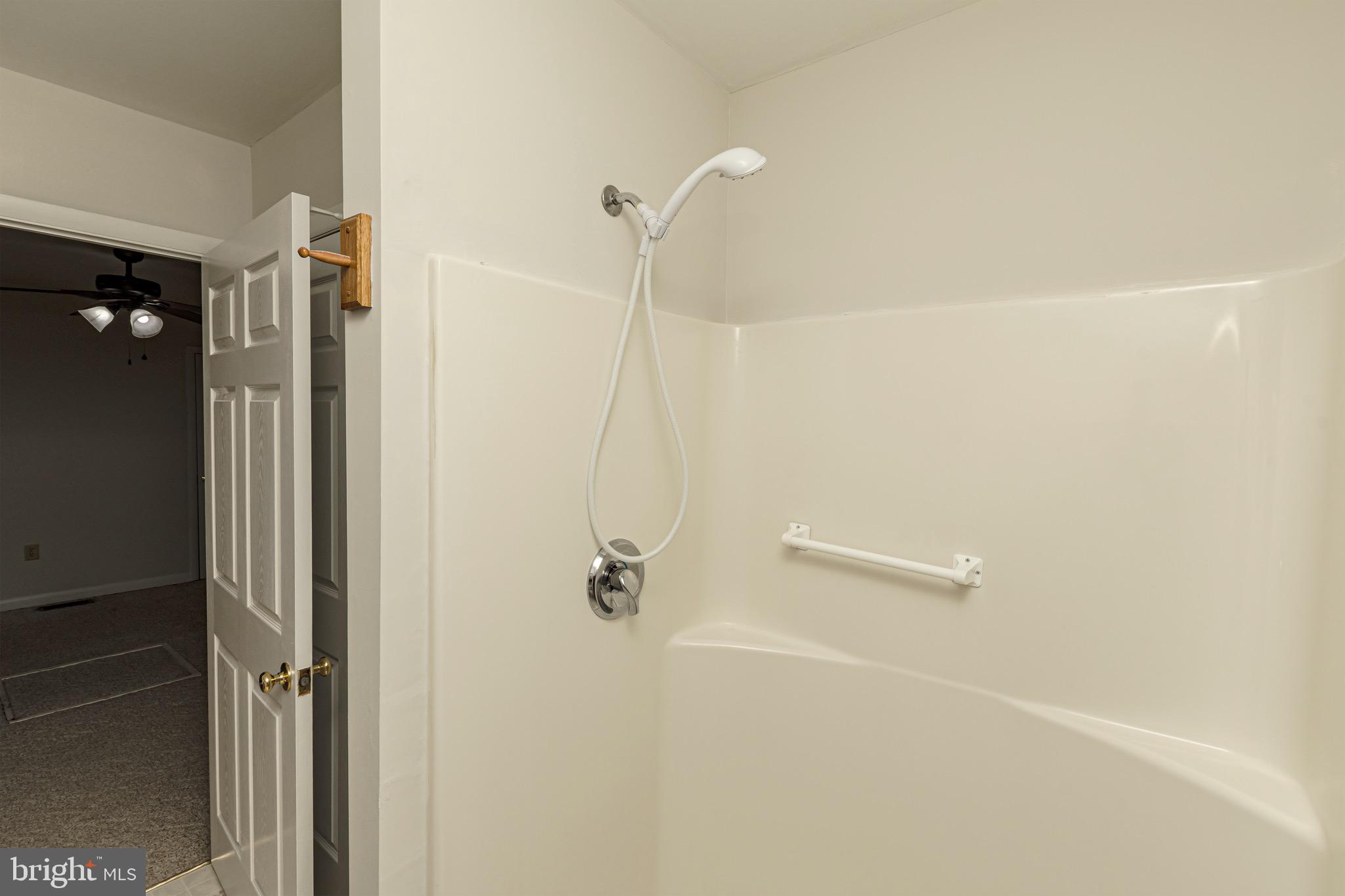 16 Pinedale Road Newark, DE 19711 - Photo 31 of 55 a bathroom with a shower