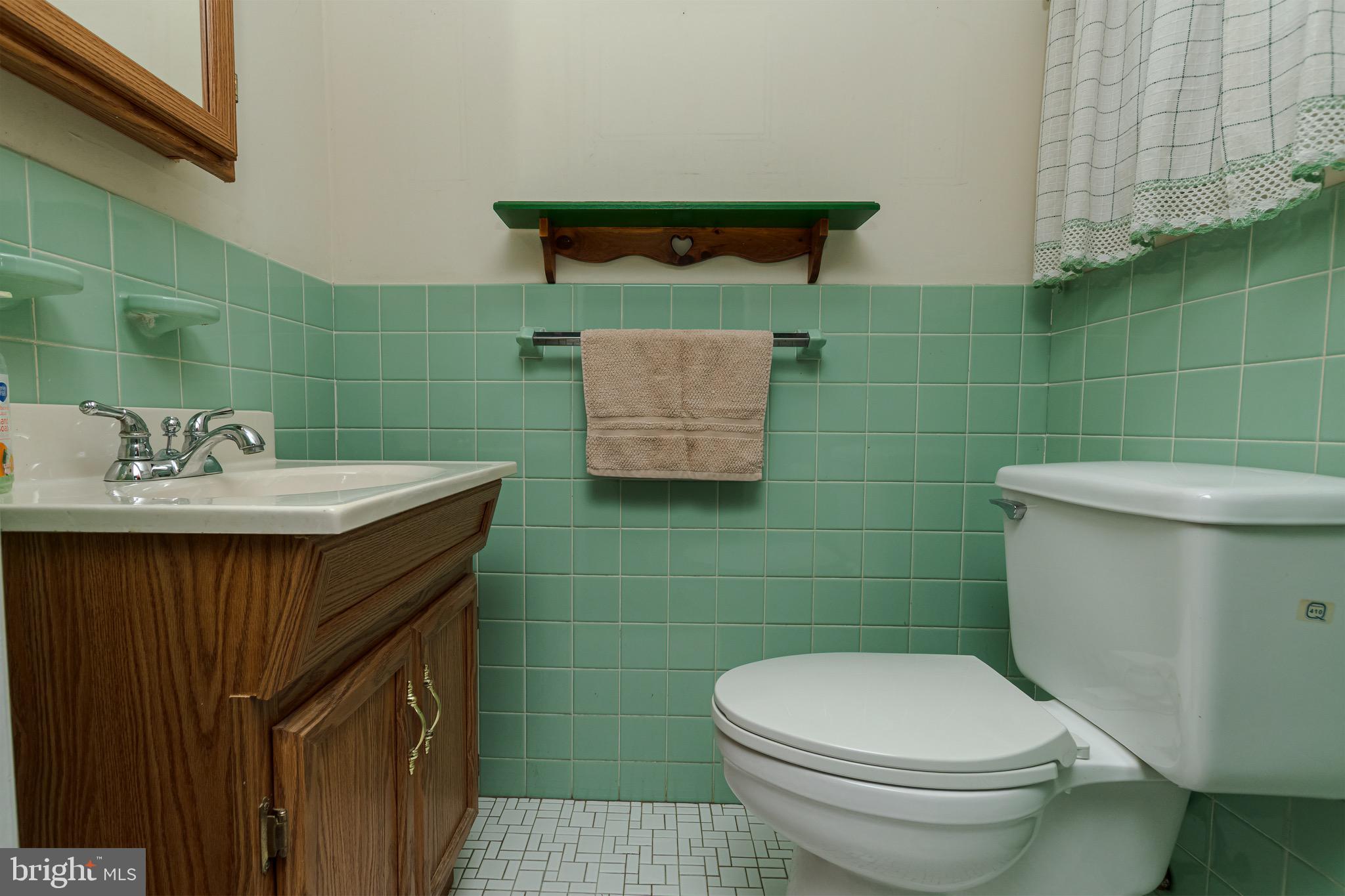 16 Pinedale Road Newark, DE 19711 - Photo 8 of 55 a bathroom with a sink a toilet and mirror