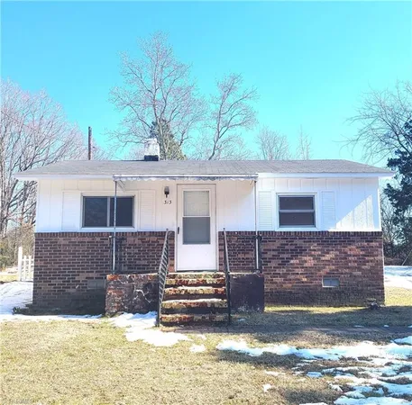 $1,050 | 313 Small Street, Thomasville, NC 27360