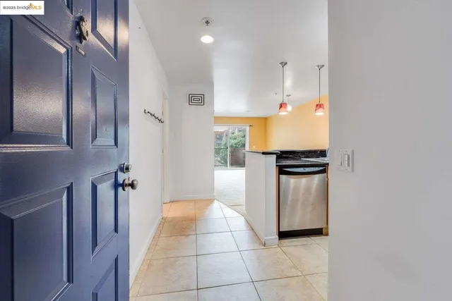 $269,000 | 6400 Christie Avenue, Unit 5109, Emeryville, CA 94608