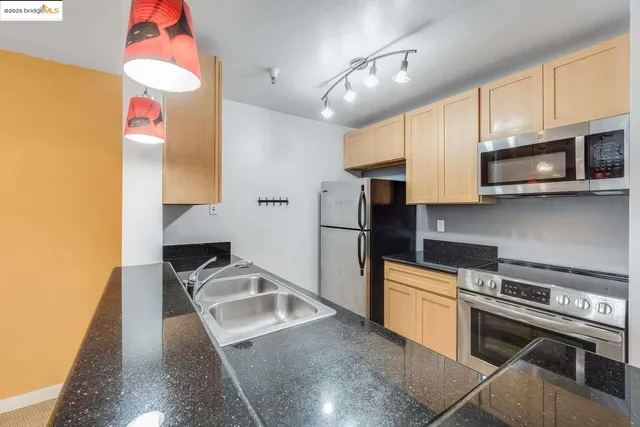$269,000 | 6400 Christie Avenue, Unit 5109, Emeryville, CA 94608