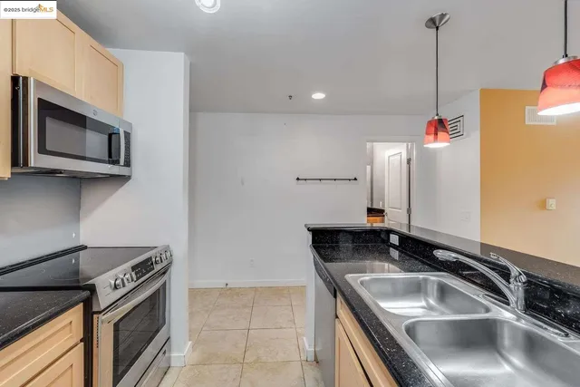 $269,000 | 6400 Christie Avenue, Unit 5109, Emeryville, CA 94608