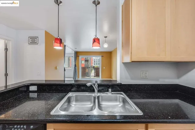 $269,000 | 6400 Christie Avenue, Unit 5109, Emeryville, CA 94608