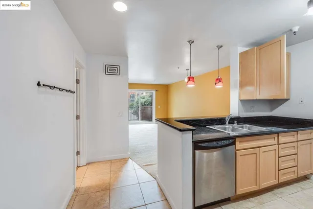 $269,000 | 6400 Christie Avenue, Unit 5109, Emeryville, CA 94608