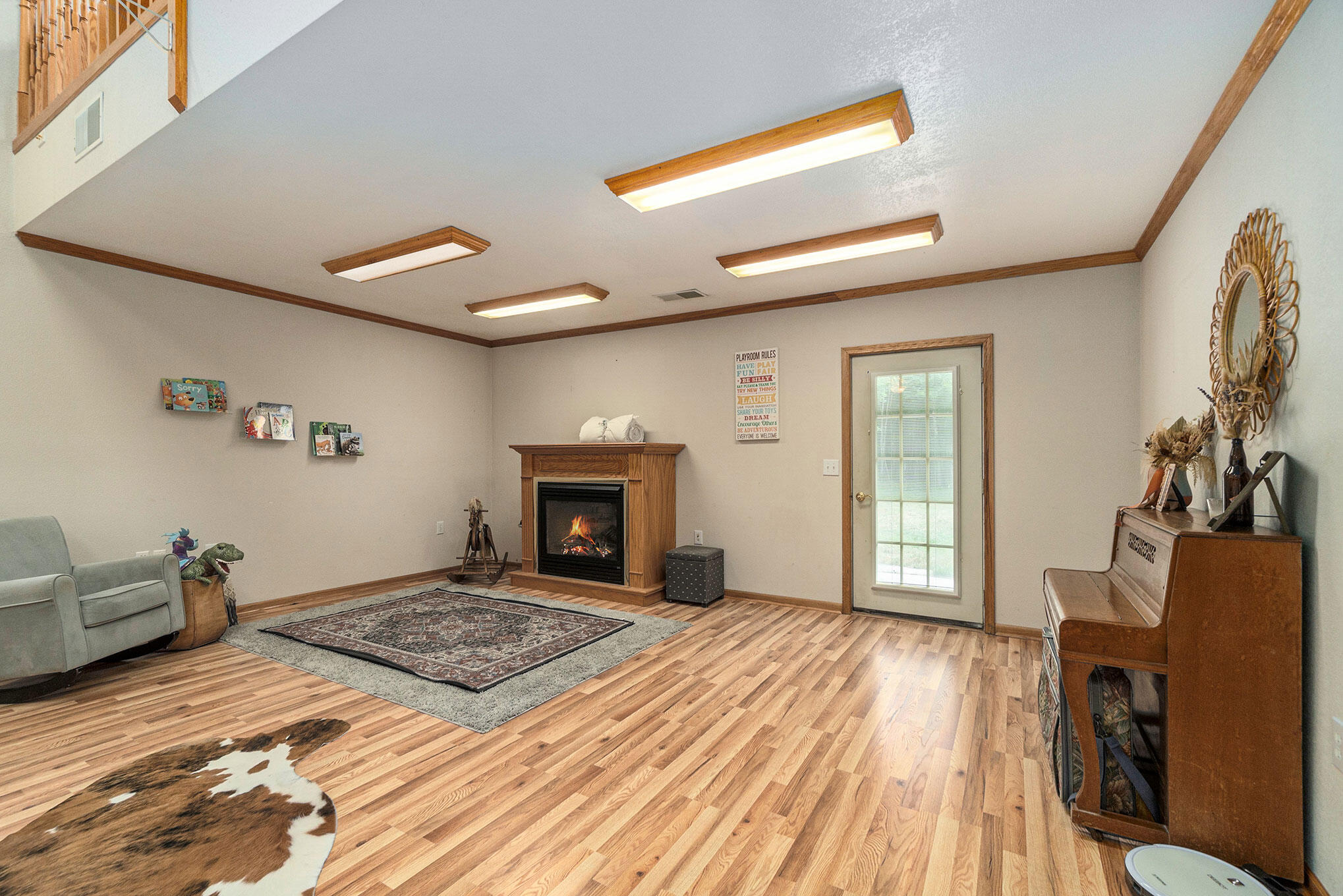 5847 West Miller Road Shepherd, MI 48883 - Photo 16 of 31 Living Room