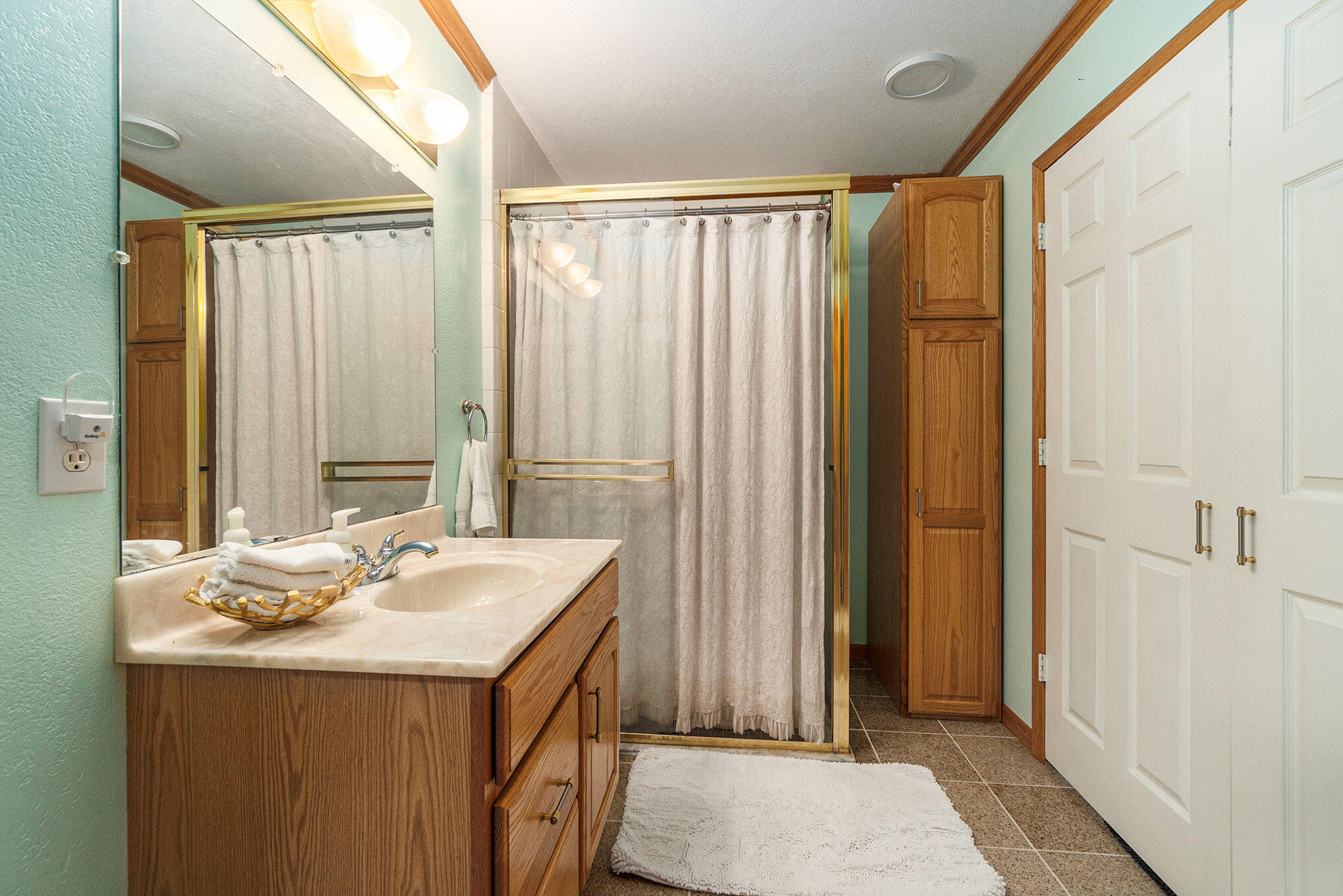 5847 West Miller Road Shepherd, MI 48883 - Photo 7 of 31 Main Floor Full Bath with Laundry