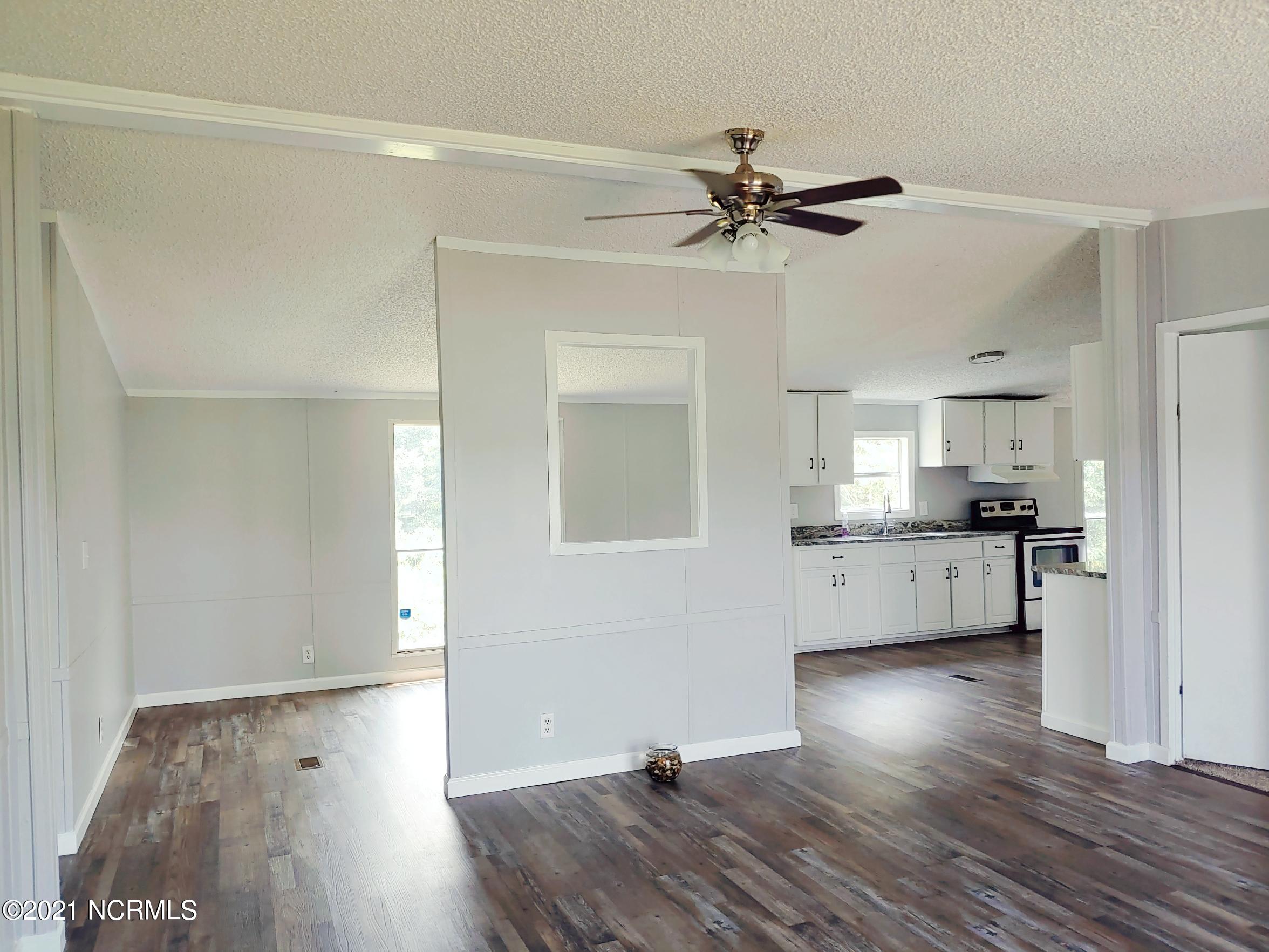 4124 Shawnee Road Wilson, NC 27893 - Photo 2 of 14 2 - Livingroom