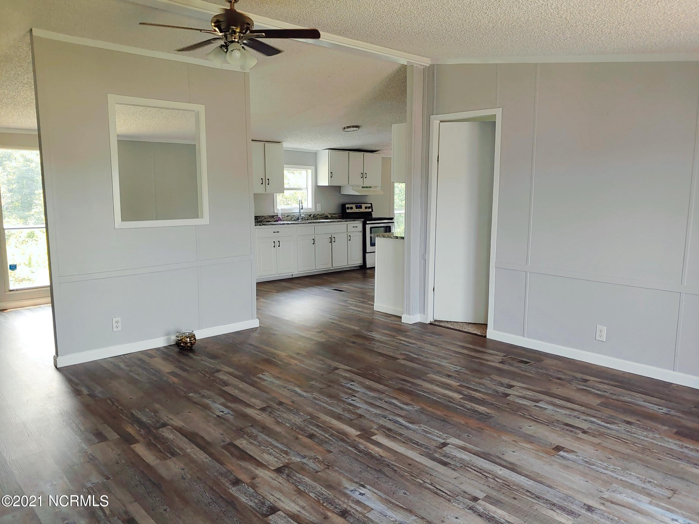 4124 Shawnee Road Wilson, NC 27893 - Photo 3 of 14 3 - Livingroom