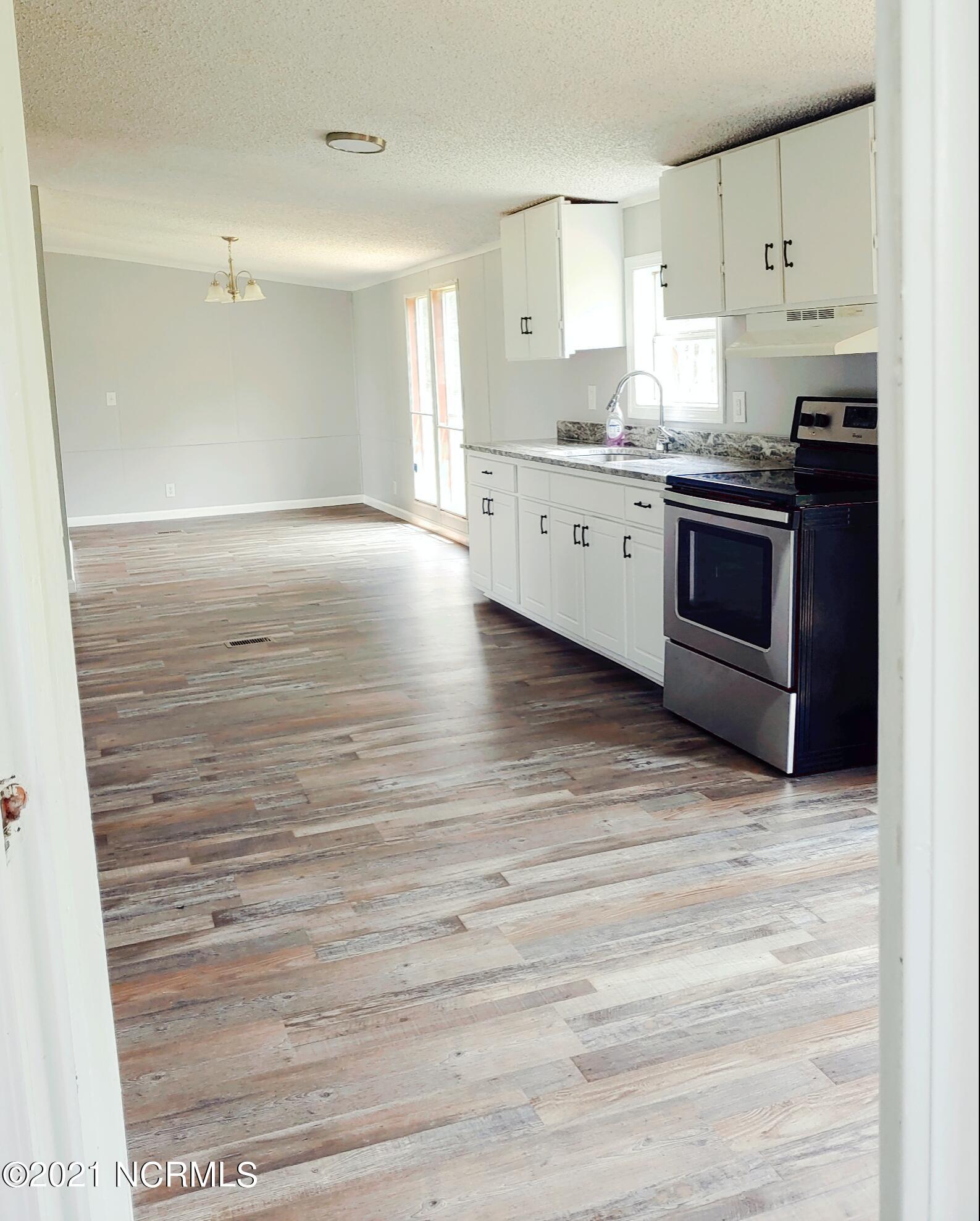 4124 Shawnee Road Wilson, NC 27893 - Photo 7 of 14 7 - Kitchen Entry