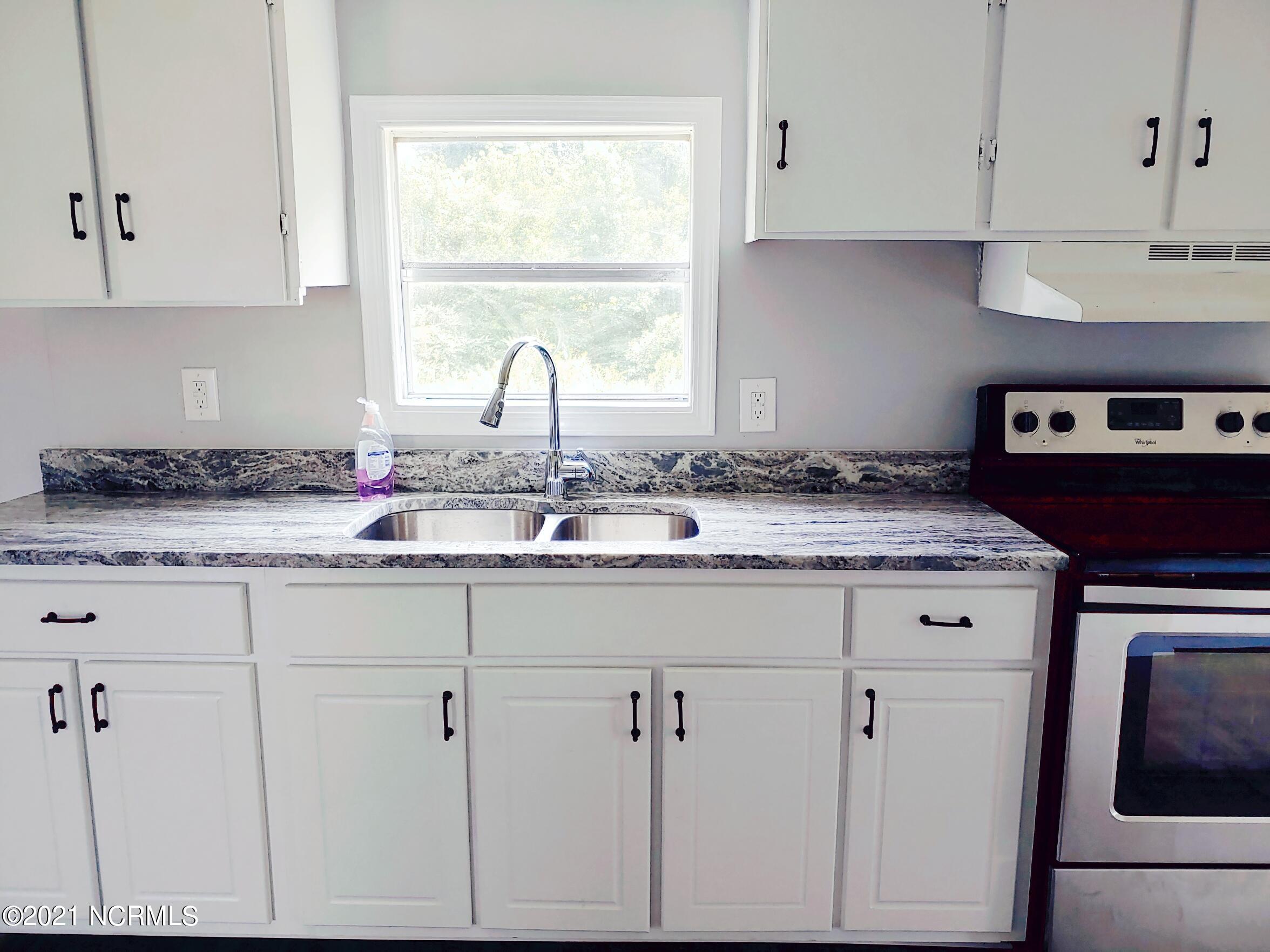 4124 Shawnee Road Wilson, NC 27893 - Photo 9 of 14 9 - Kitchen Right